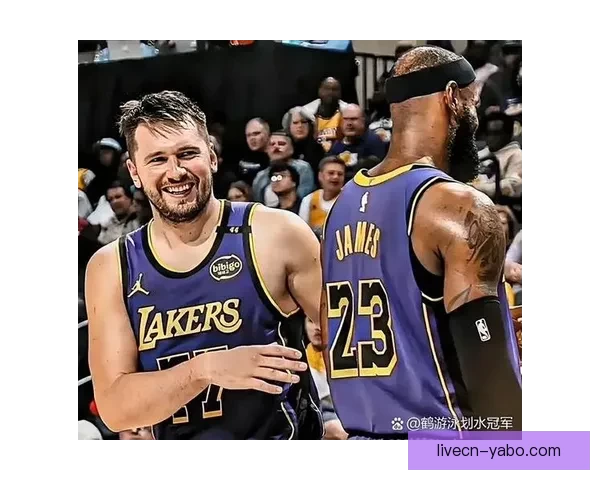 湖人迎战联盟第一詹姆斯严肃东契奇大笑保罗辟谣支持老詹